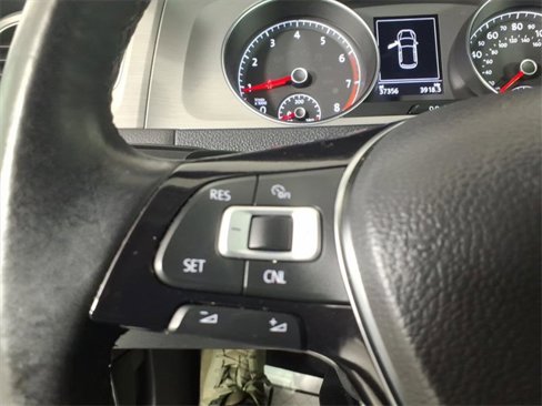 Used 2016 Volkswagen Golf SE image 26