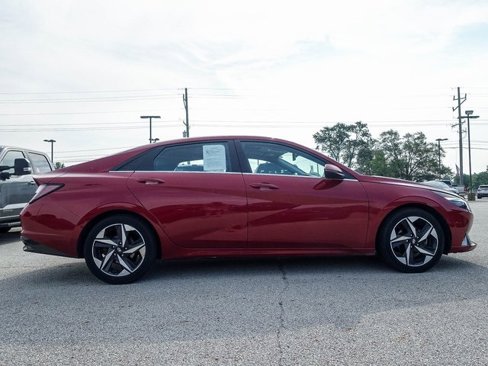 Used 2021 Hyundai Elantra Limited image 9