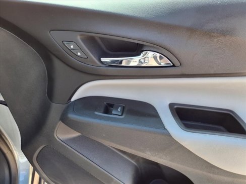 Used 2023 Chevrolet Equinox LT image 4