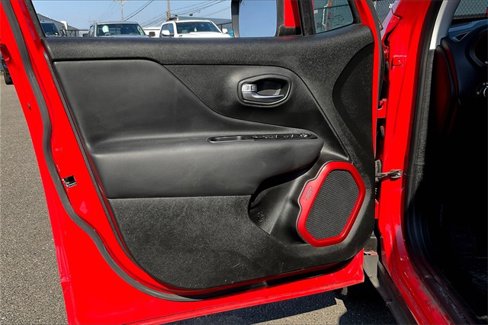 Used 2022 Jeep Renegade Latitude w/ Convenience Group image 23