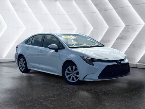 Used 2022 Toyota Corolla LE image 1
