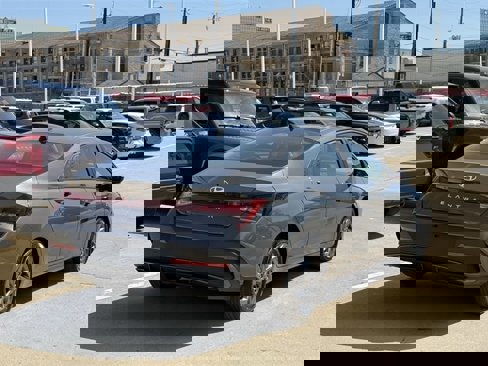 Used 2024 Hyundai Elantra SEL image 4