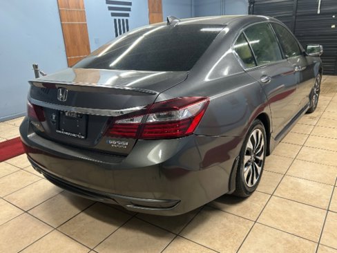 Used 2017 Honda Accord Touring image 4