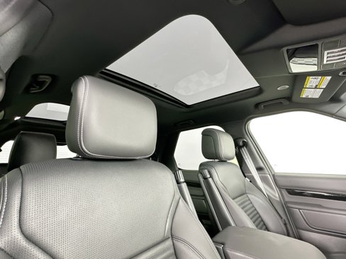 Used 2025 Land Rover Discovery S image 20