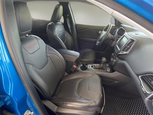Used 2020 Jeep Cherokee Trailhawk image 32