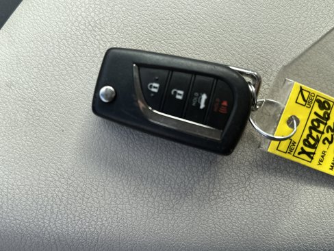 Certified 2022 Toyota Camry LE image 31