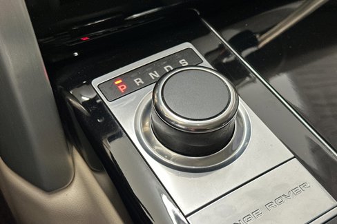 Used 2013 Land Rover Range Rover HSE image 18