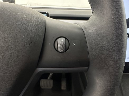 Used 2021 Tesla Model Y Long Range image 24