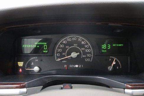 Used 2005 Lincoln Town Car Signature image 19