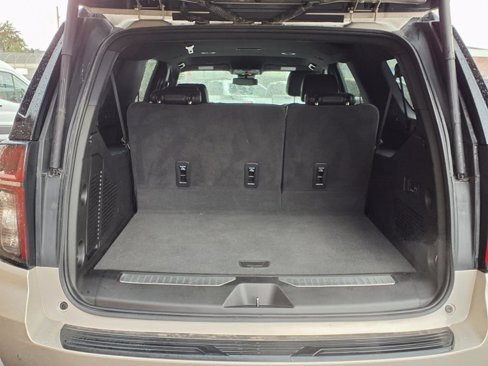 Used 2023 Chevrolet Suburban Z71 w/ Luxury Package image 18