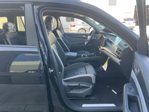 New 2025 Volkswagen Atlas Peak Edition SE image 35