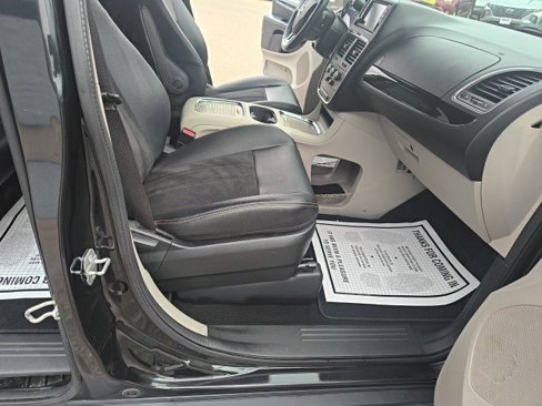 Used 2020 Dodge Grand Caravan SXT image 17