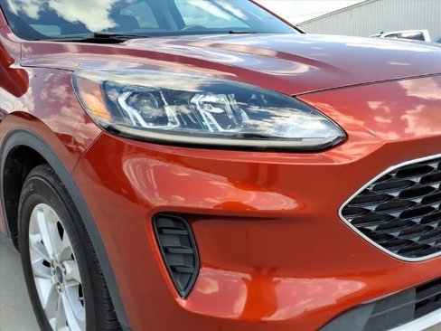 Used 2020 Ford Escape SE image 9
