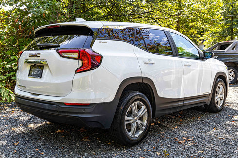 Used 2022 GMC Terrain SLE image 6