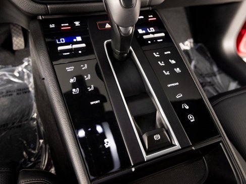 Certified 2025 Porsche Macan image 25