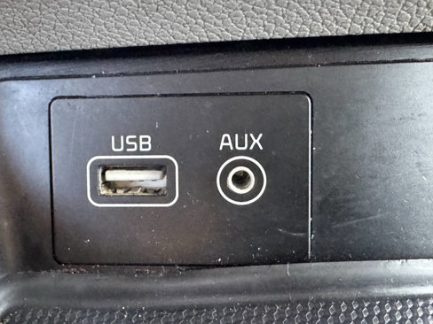 Used 2016 Kia Sedona LX w/ LX Convenience Package image 24