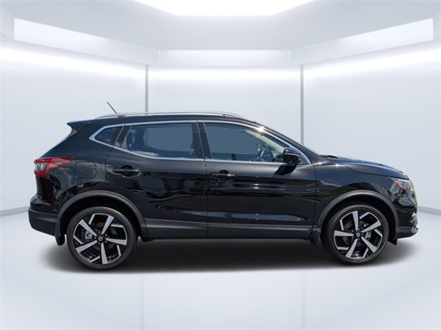 Used 2022 Nissan Rogue Sport SL w/ Premium Package image 2