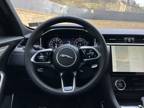 Certified 2024 Jaguar F-PACE R-Dynamic S image 10