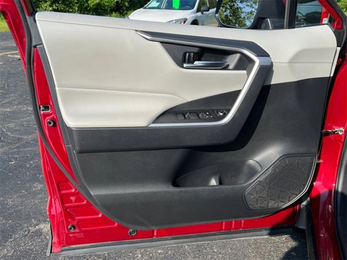Used 2020 Toyota RAV4 XLE image 10