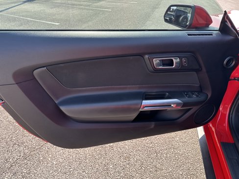 Used 2018 Ford Mustang Coupe image 10