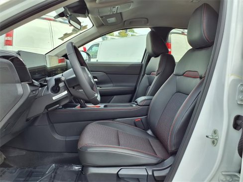 Used 2025 Nissan Kicks SR image 9