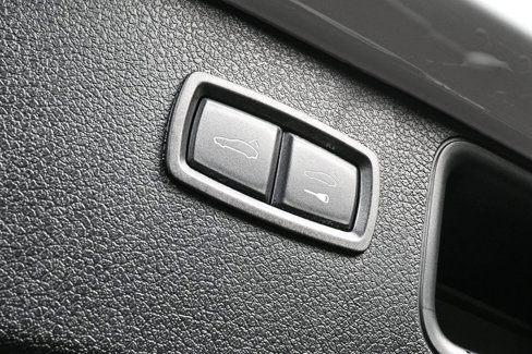 Certified 2025 Porsche Macan image 33