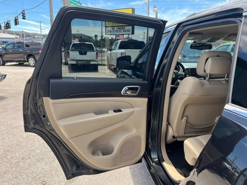 Used 2015 Jeep Grand Cherokee Laredo w/ Quick Order Package 23E image 12