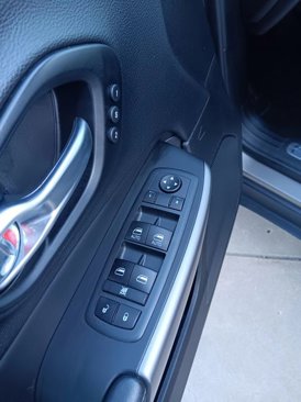 Used 2021 Jeep Cherokee Limited image 12