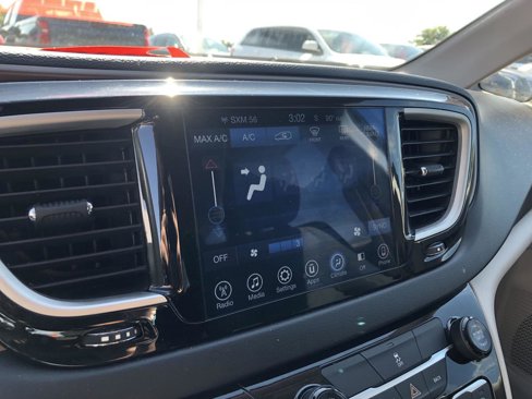 Used 2017 Chrysler Pacifica Touring image 30