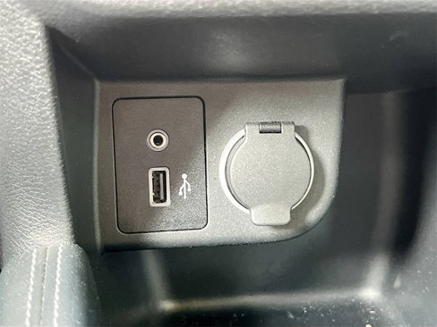 Certified 2019 Nissan Kicks S image 32