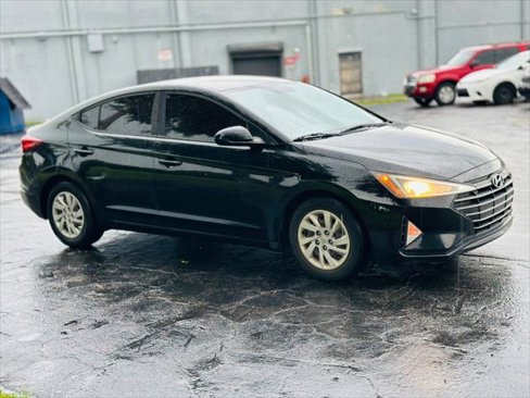 Used 2019 Hyundai Elantra SE image 11