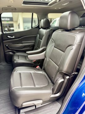 Used 2023 GMC Acadia SLT w/ Elevation Edition image 15