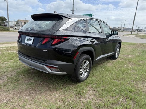 Used 2025 Hyundai Tucson SE image 6