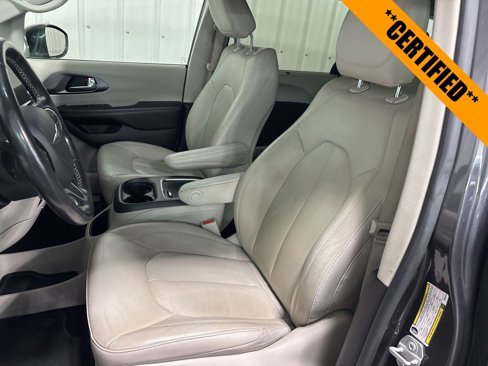 Certified 2021 Chrysler Pacifica Touring-L image 11