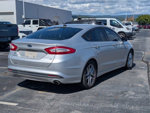 Used 2015 Ford Fusion SE image 3