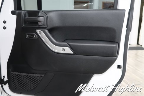 Used 2017 Jeep Wrangler Unlimited Sahara w/ Connectivity Group image 42