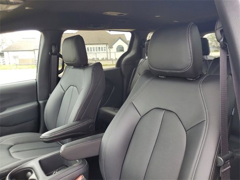 New 2025 Chrysler Pacifica Select image 15
