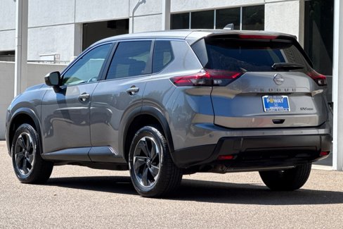 Used 2024 Nissan Rogue SV image 3