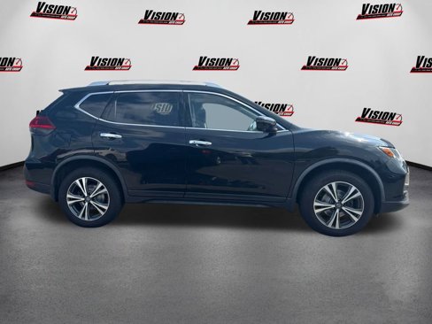 Used 2019 Nissan Rogue SV w/ Premium Package image 4