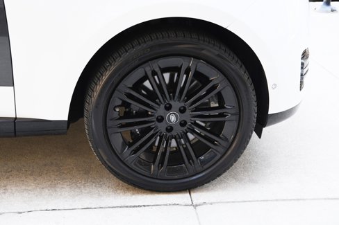 Used 2022 Land Rover Range Rover Long Wheelbase SE image 28