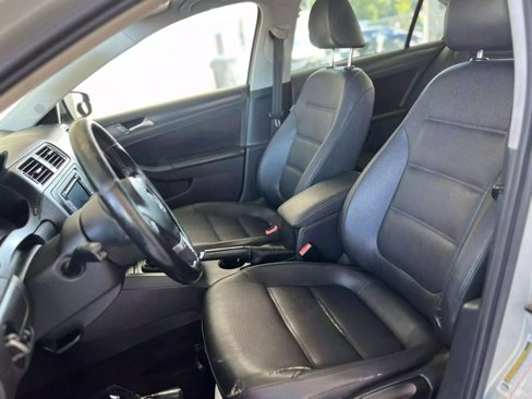 Used 2011 Volkswagen Jetta SE image 11