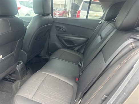 Used 2021 Chevrolet Trax LT w/ LT Convenience Package image 6