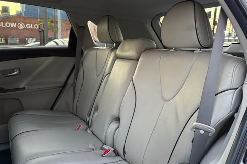 Used 2012 Toyota Venza LE image 16