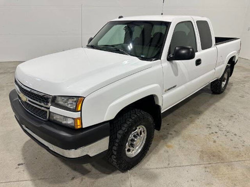 Used 2005 Chevrolet Silverado 2500 LS image 2
