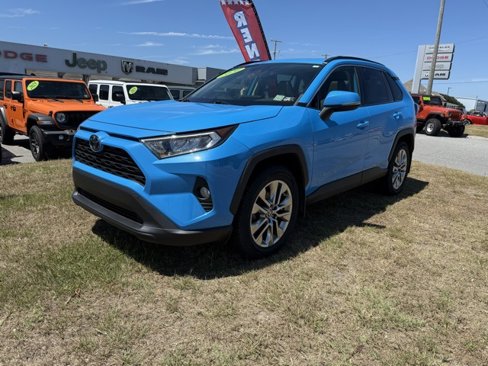 Used 2020 Toyota RAV4 XLE Premium image 3