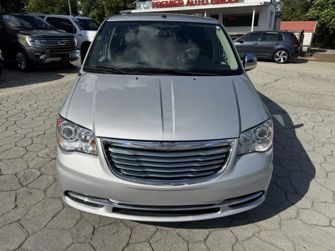 Used 2011 Chrysler Town & Country Limited image 19