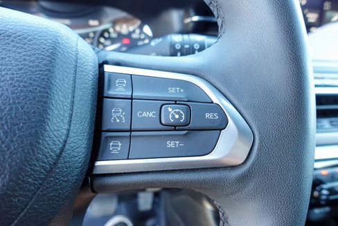 Used 2023 Jeep Compass Limited image 15