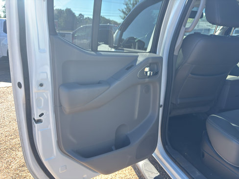 Used 2019 Nissan Frontier SL image 14