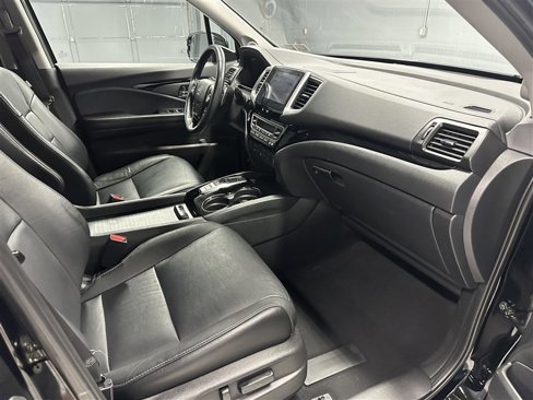 Used 2016 Honda Pilot Touring image 8