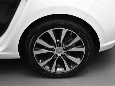 Used 2018 Hyundai Elantra GT image 50